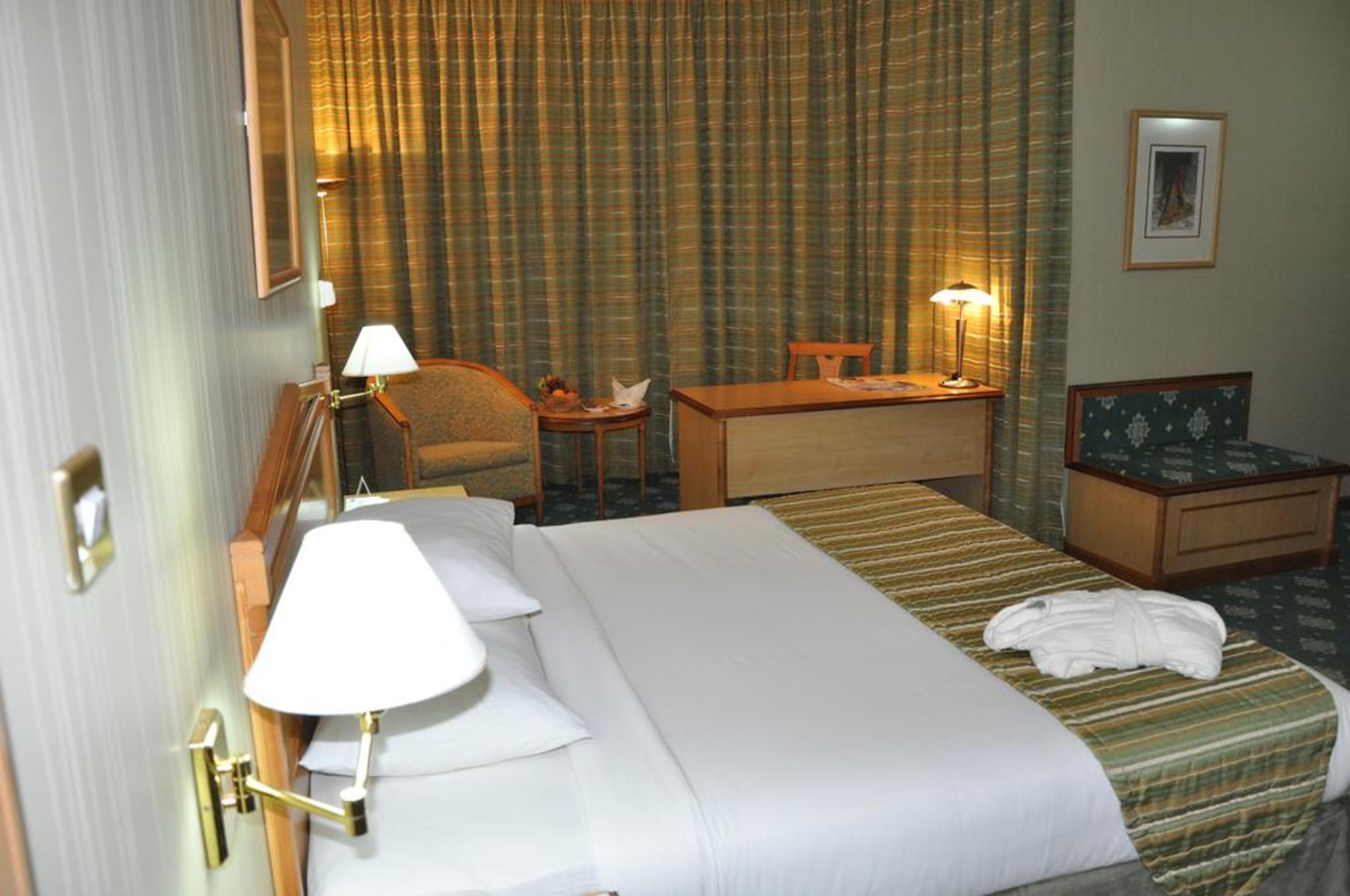 Grand Continental Hotel Abu Dabi Dış mekan fotoğraf