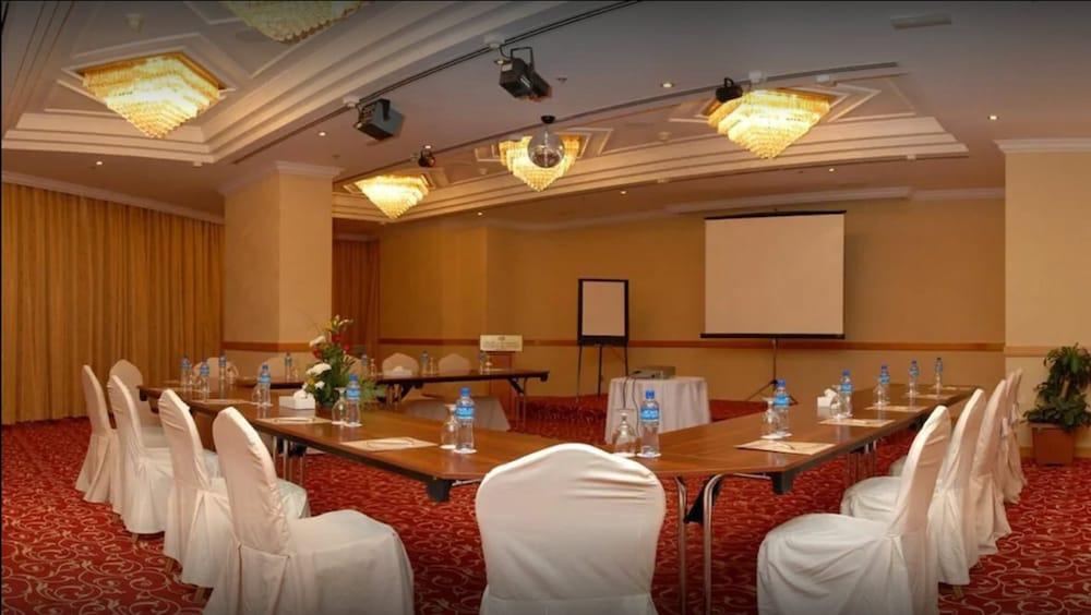 Grand Continental Hotel Abu Dabi Dış mekan fotoğraf