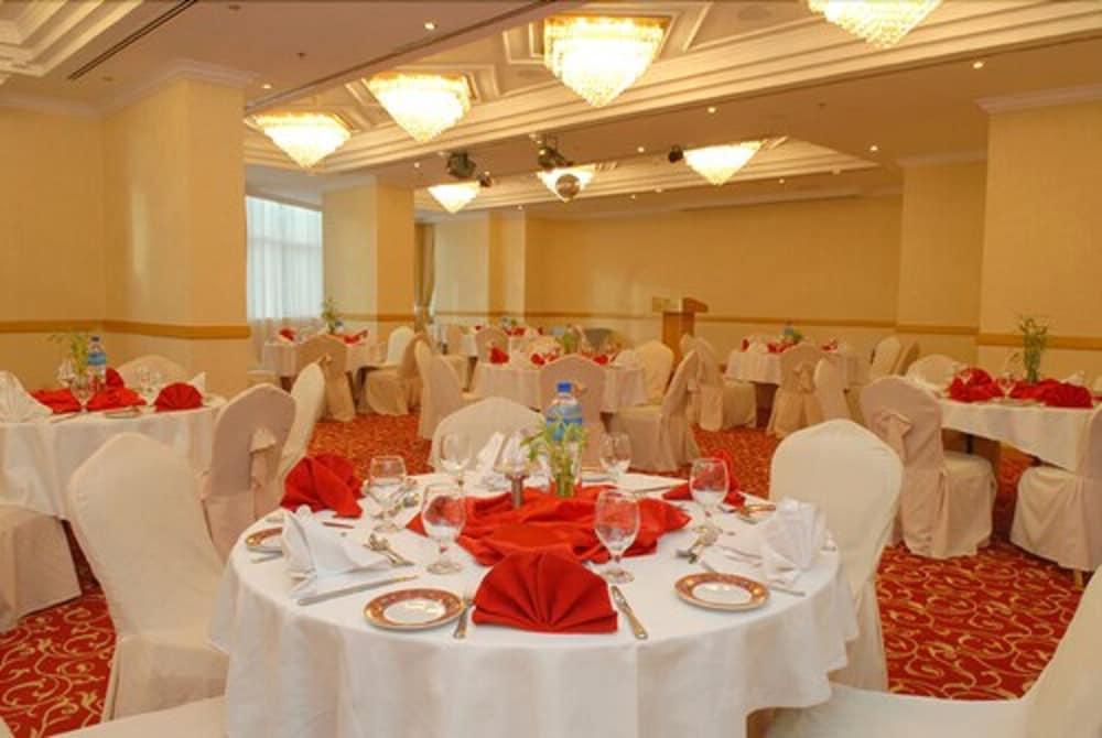 Grand Continental Hotel Abu Dabi Dış mekan fotoğraf